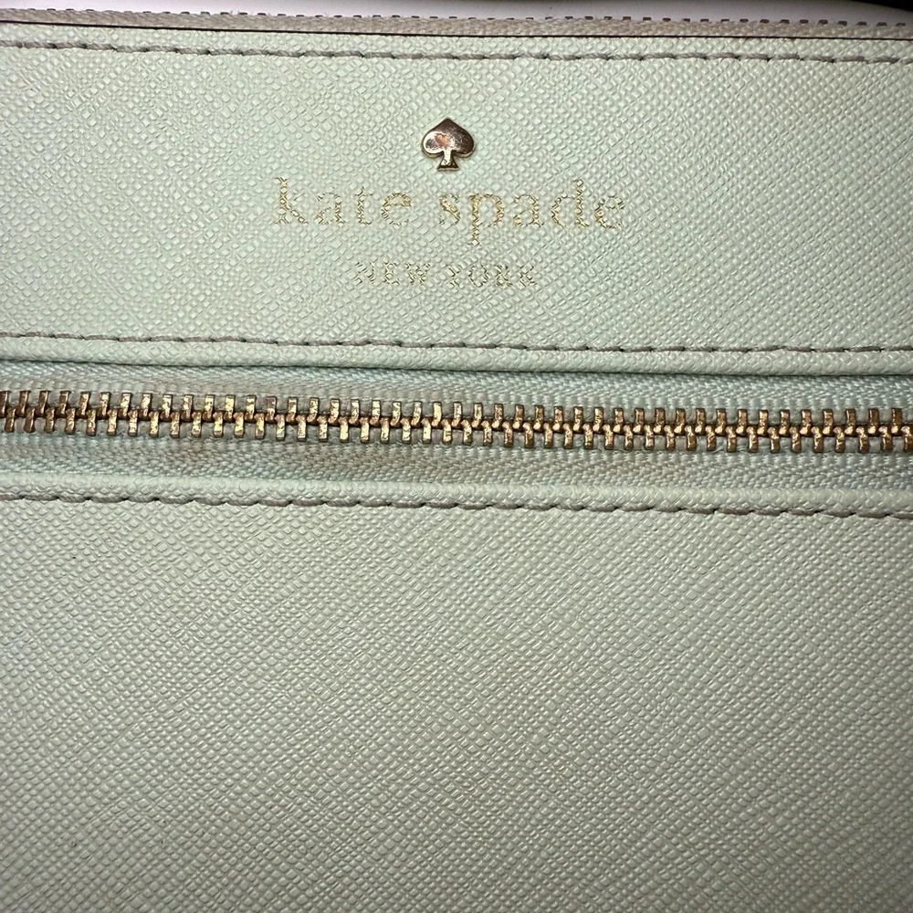 Kate Spade Mikas Pond Bee Wristlet Mint Mojito Green